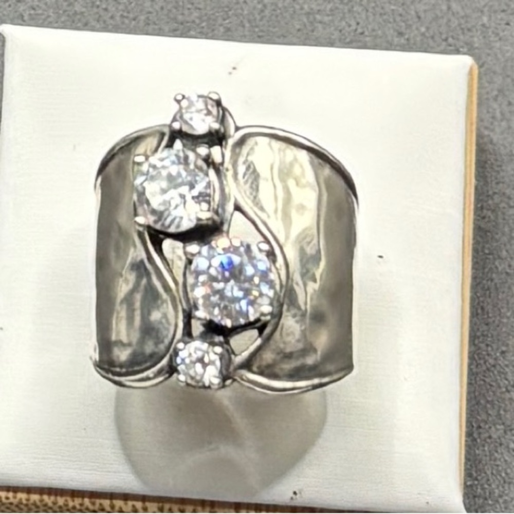 A Size 7 CZ Israel 925 Sterling Silver ring